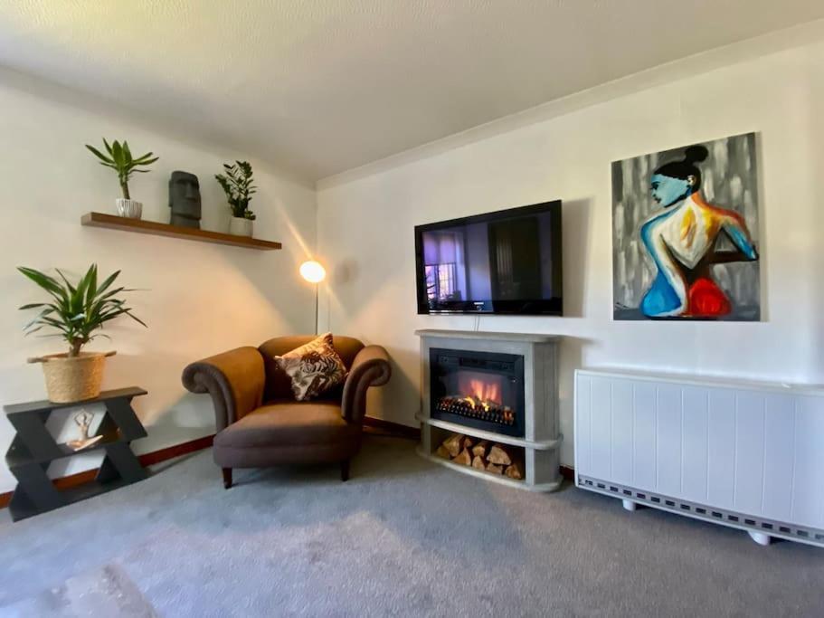 Apartment With Parking, Close To The Raigmore Hospital Инвернесс Экстерьер фото