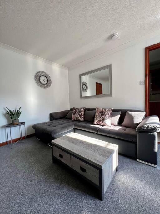 Apartment With Parking, Close To The Raigmore Hospital Инвернесс Экстерьер фото