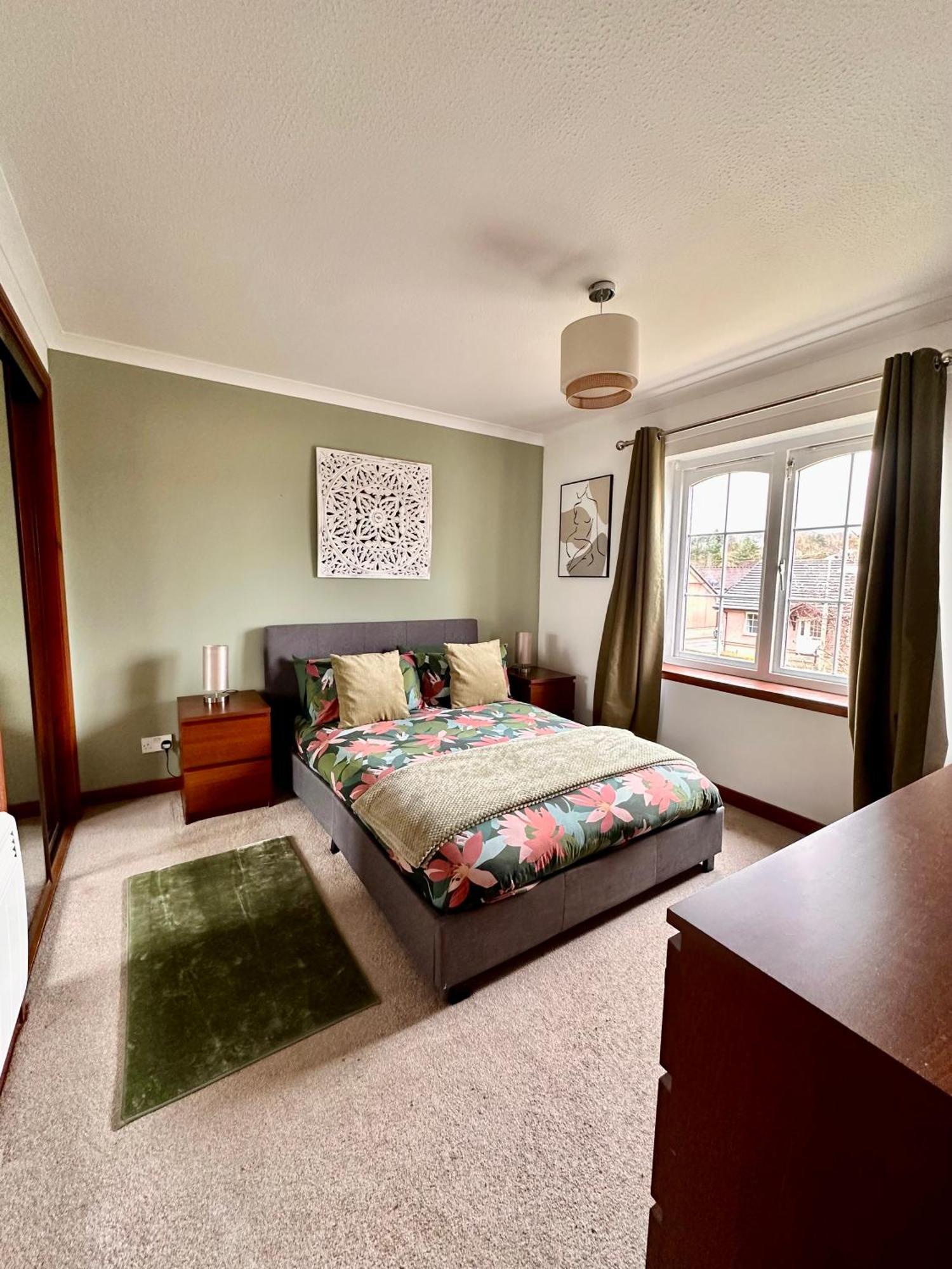 Apartment With Parking, Close To The Raigmore Hospital Инвернесс Экстерьер фото